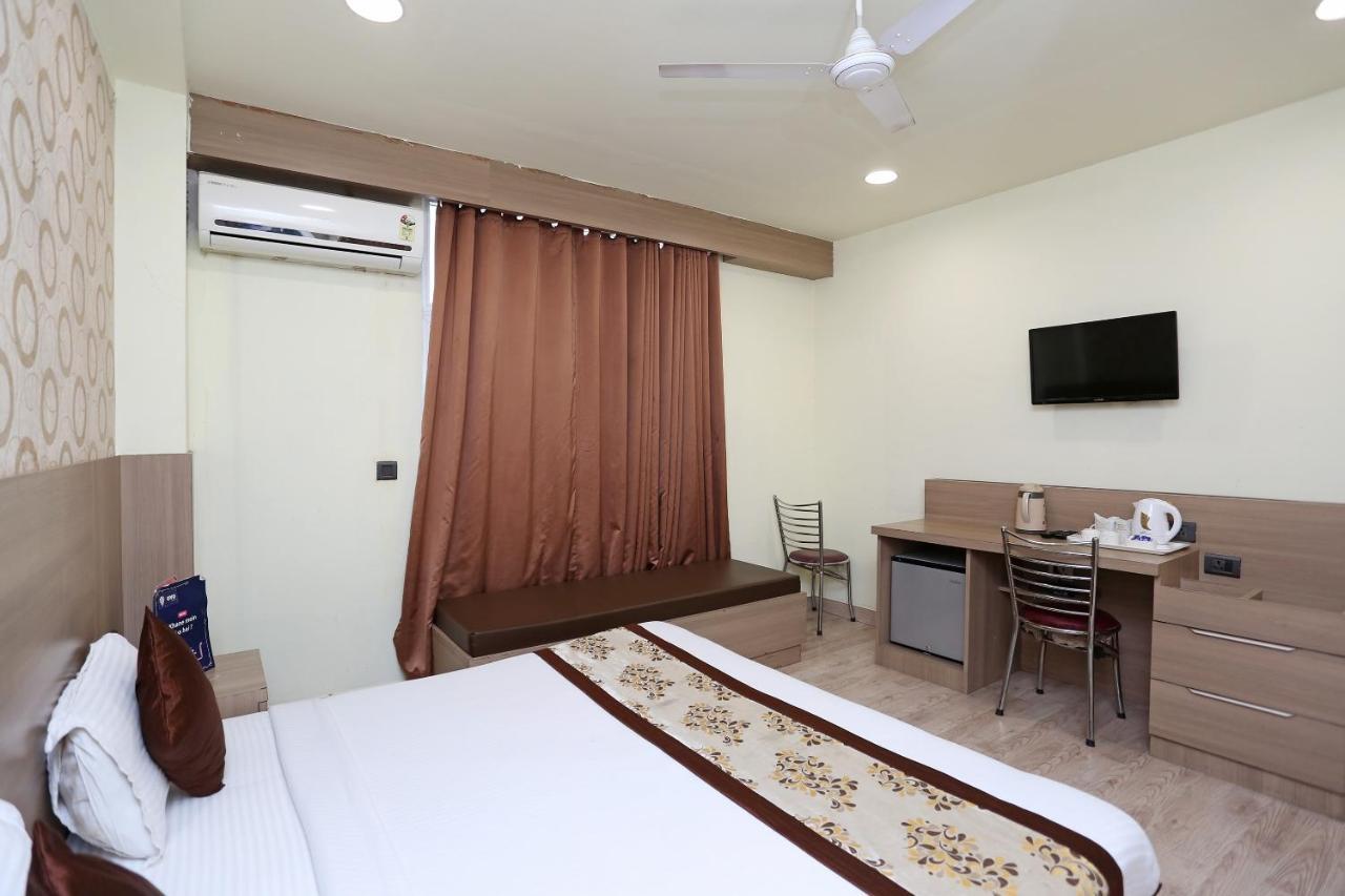 Capital O 5663 Gs Inn Chinhat Dış mekan fotoğraf