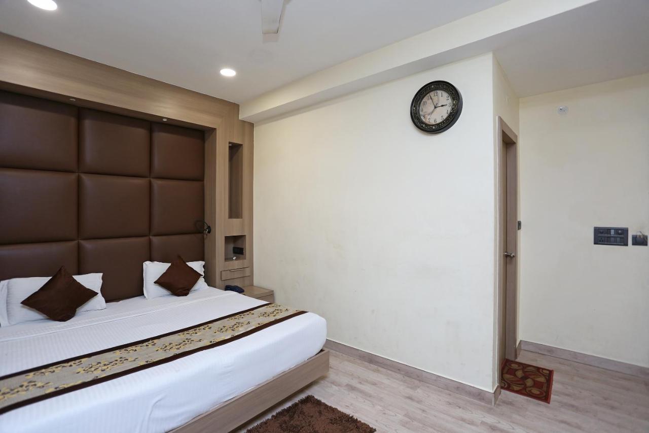 Capital O 5663 Gs Inn Chinhat Dış mekan fotoğraf