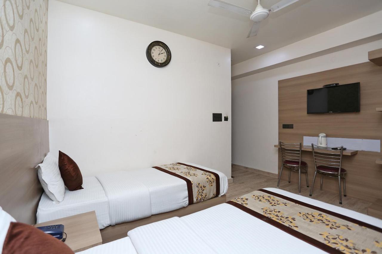 Capital O 5663 Gs Inn Chinhat Dış mekan fotoğraf