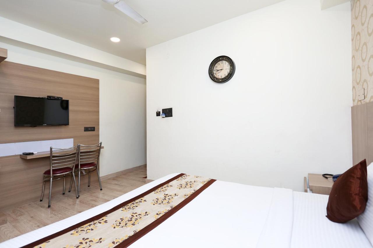 Capital O 5663 Gs Inn Chinhat Dış mekan fotoğraf