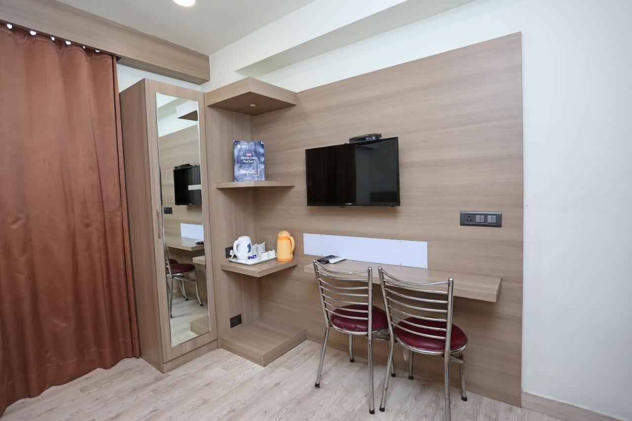 Capital O 5663 Gs Inn Chinhat Dış mekan fotoğraf